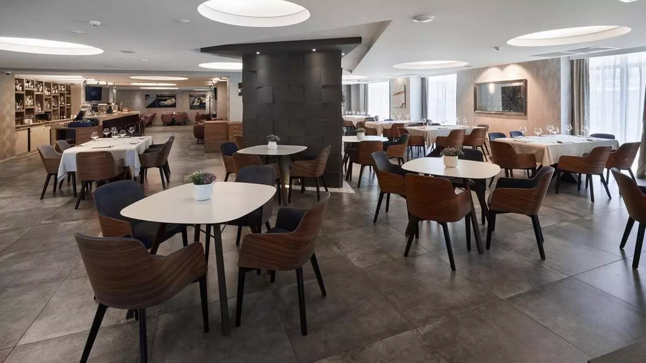 GALLERYPLACE_SHABAVIZ (8).jpg